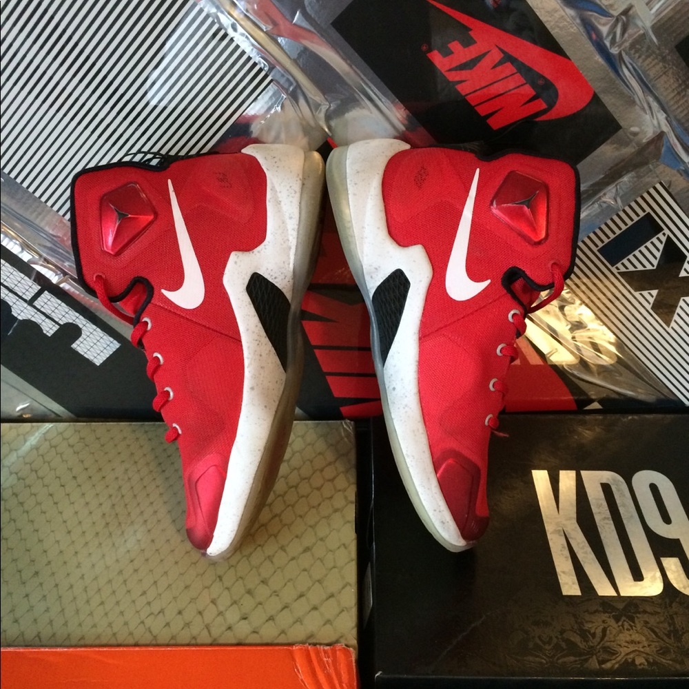 Lebron 13 - Picture 5 of 5